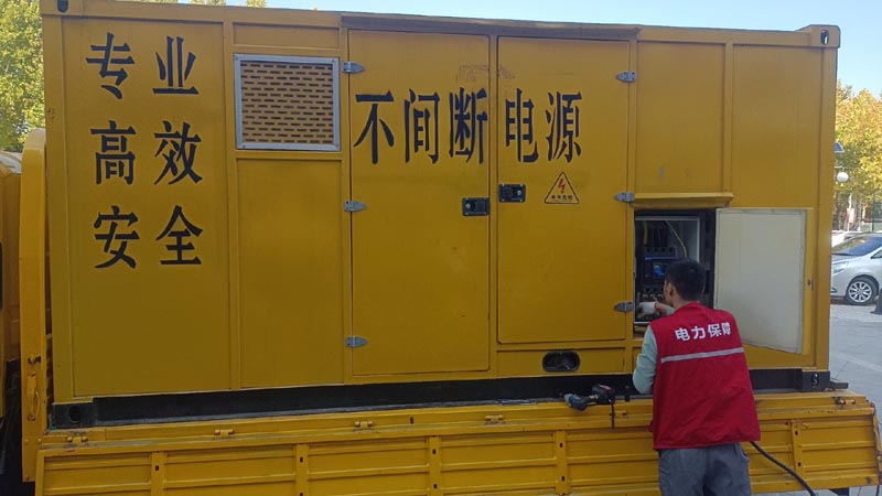 汉川柴油发电机组和UPS电源配合使用时，如何避免切换过程中的电力中断？